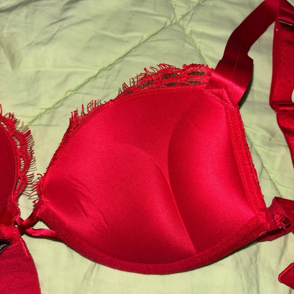 Bombshell add two cups shine strap lace push- up bra
Size 36A - Picture 2 of 2